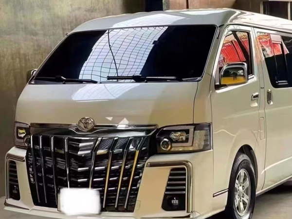 Toyota Hiace 9-