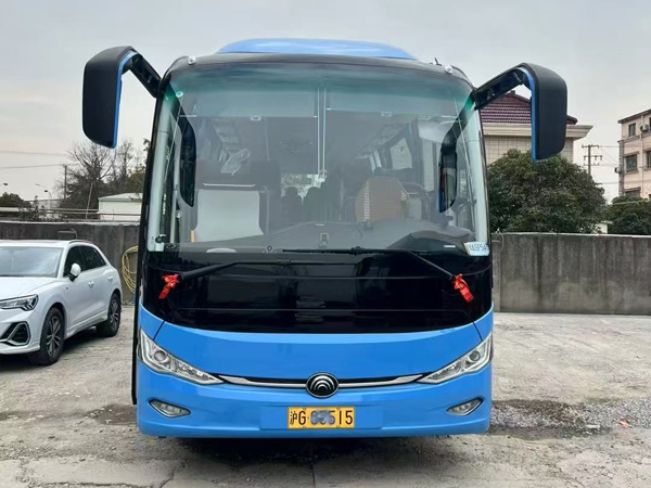 38-seat Yutong coach