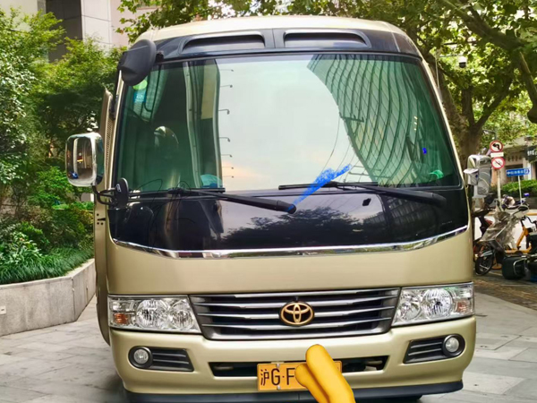 丰田考斯特中巴15座商务车