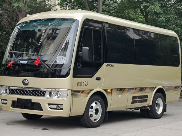 宇通考斯特中巴车19座