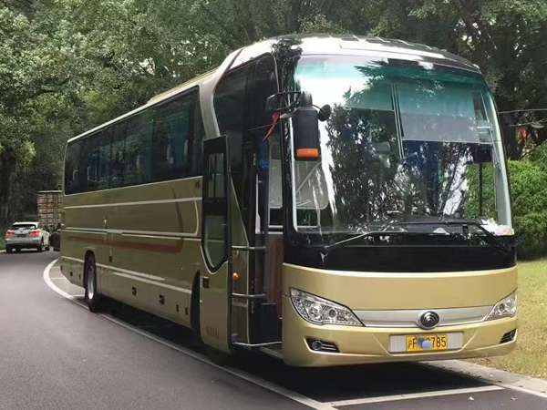 大巴车宇通53座